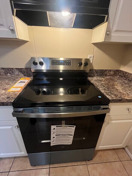 Building Photo - 300 Cherokee Ct