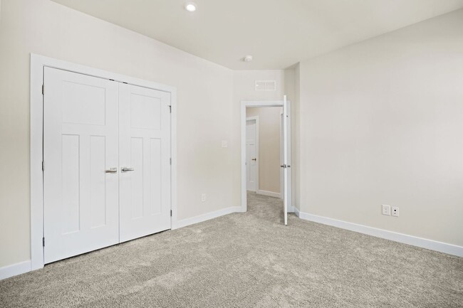 Building Photo - Beautiful 5 Bedroom Home with Attached In-...