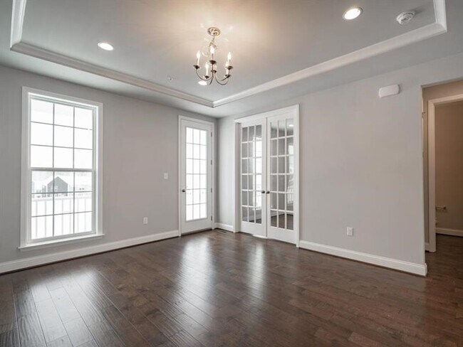 Building Photo - 3 bed 2.5 bath - Luxury Living Meets Subur...