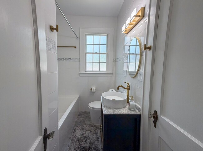 Building Photo - Luxury Historic Home Near UF | Fully Renovated 3BR/2BA with Private Yard & Premium Finishes