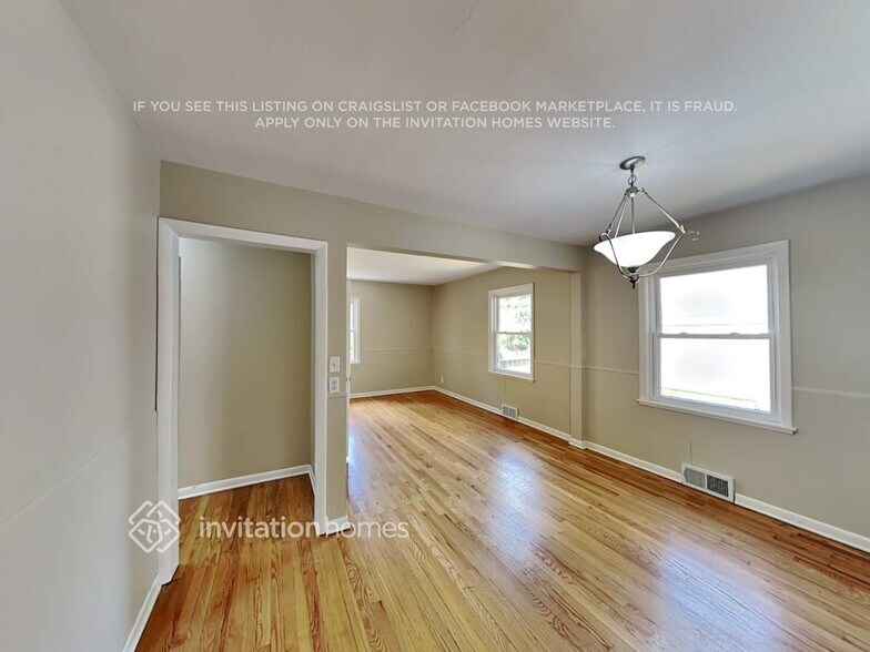 Building Photo - 410 Mors Ave