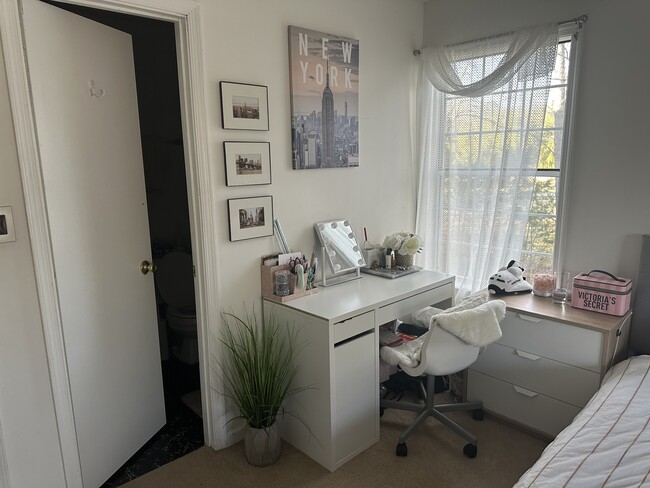 Building Photo - 290 Patriot Ln