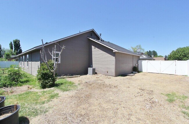 Building Photo - 1161 Kaetzel Way