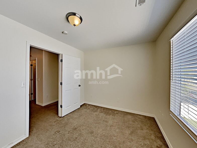 Building Photo - 1830 S 875 E