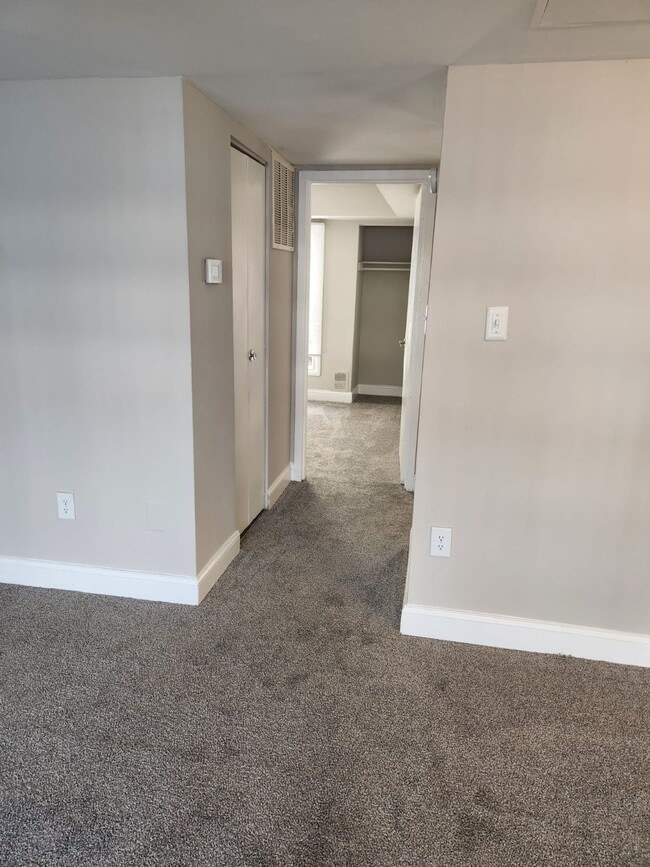 Building Photo - Spacious One Bedroom Apartment Home Availa...