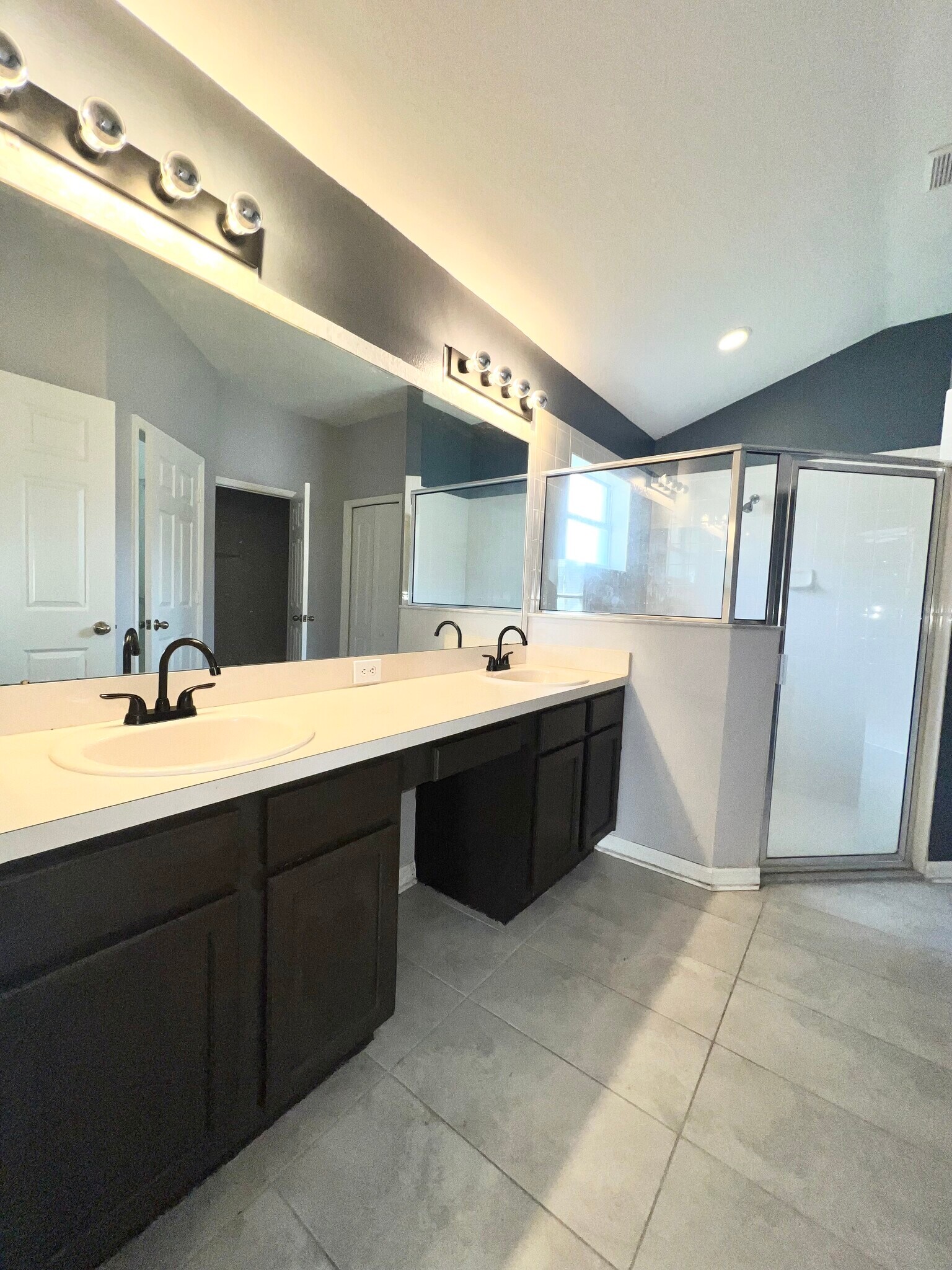 Building Photo - 1131 Zephyrhills Byp