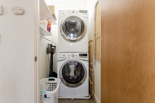 Building Photo - 3066 63rd Ave SW