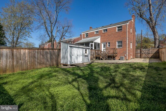 Building Photo - 4428 Vermont Ave