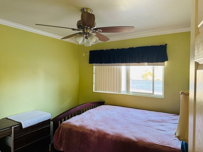 Building Photo - Los Robles Townhome – Flexible Furnishing Options