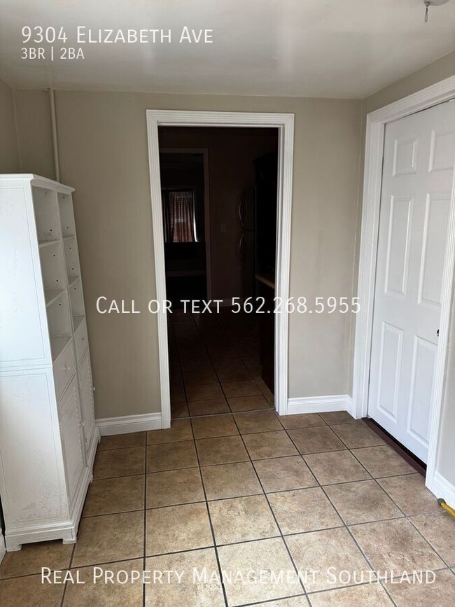 Building Photo - Three Bedroom Home with Garage for Rent in...