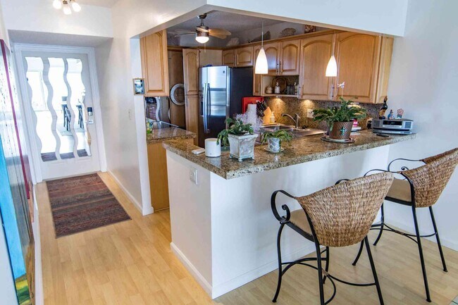 Building Photo - 1021 Hillsboro Mile