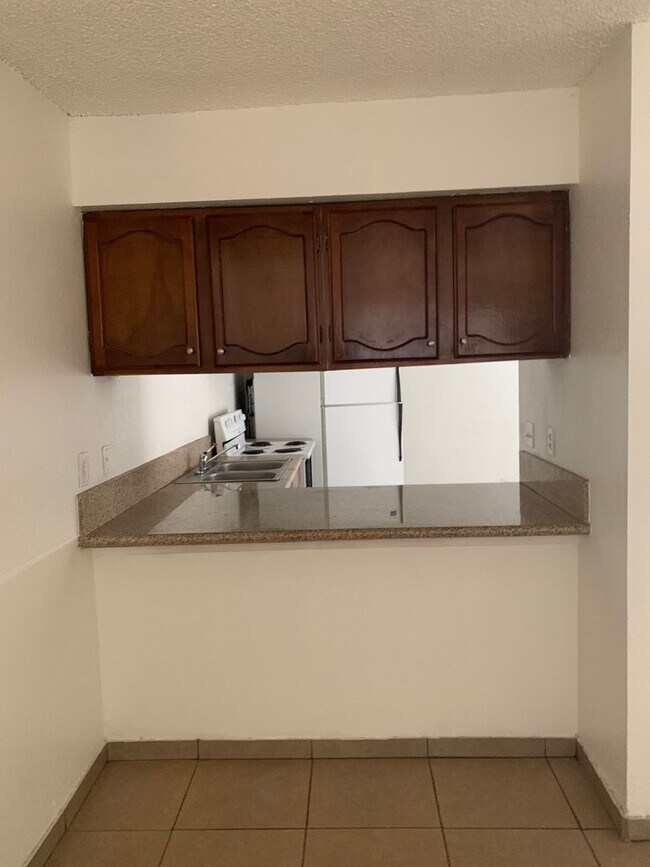 Building Photo - MUST SEE ONE BEDROOM TOWNHOME!