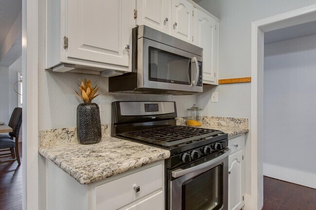 Building Photo - 510 E Belmont Ave