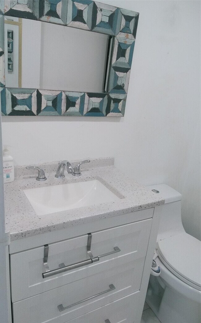 Building Photo - 307 Saxony Dr