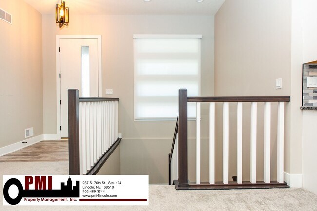 Building Photo - 5 Bedroom and 3 Bathroom House