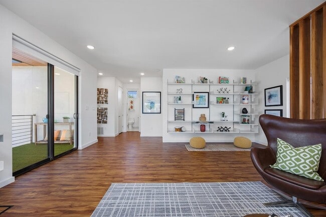 Building Photo - 480A Starlight Village Unit