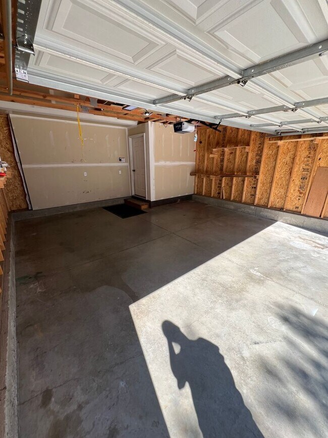 Building Photo - Cozy 3 Bedroom Home with 2-Car Garage in Prime West Bozeman Location