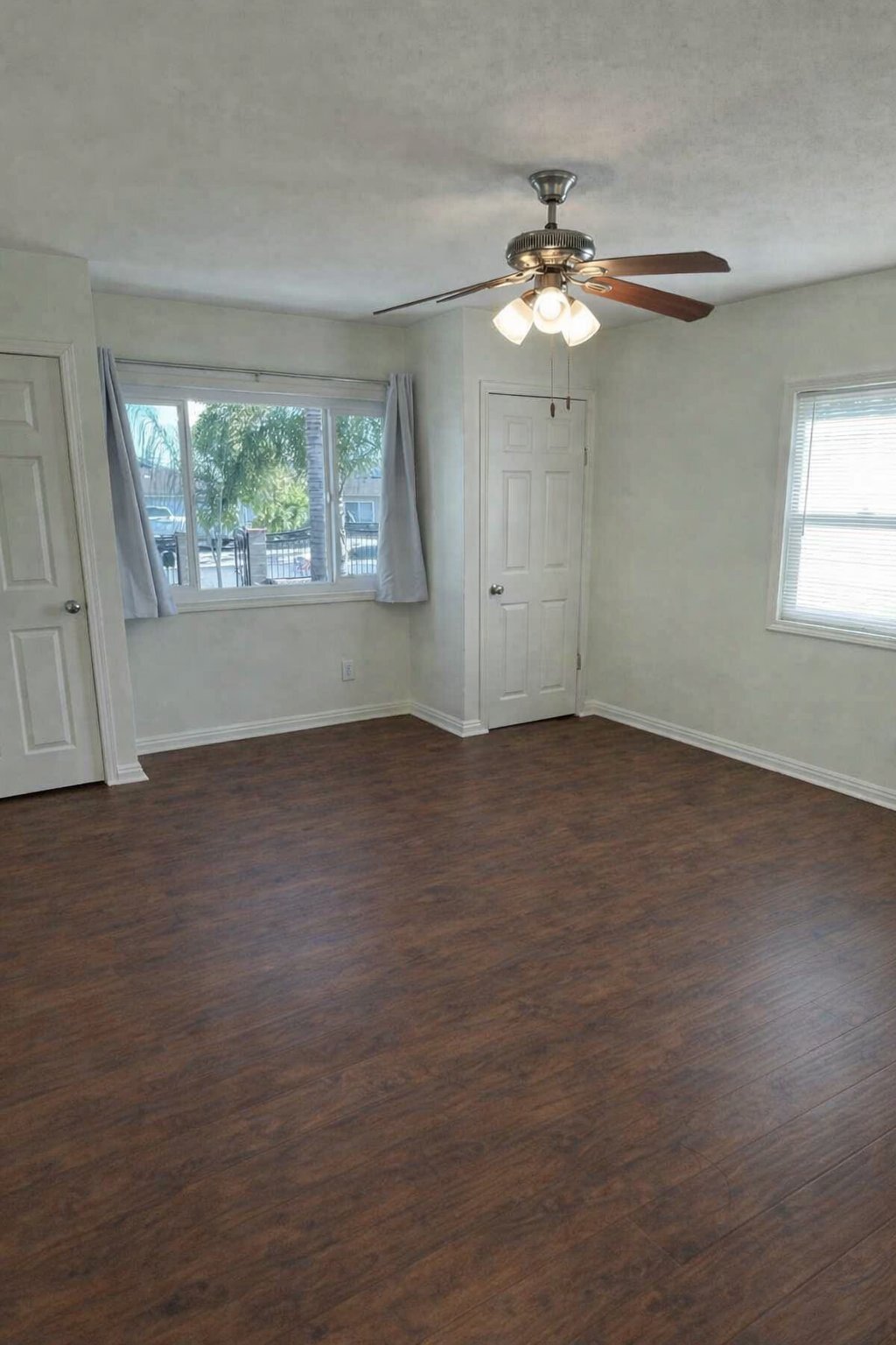 Building Photo - 835 E Nocta St