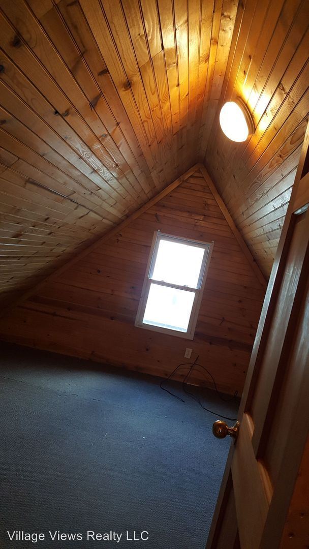 Building Photo - 102 E Brown St