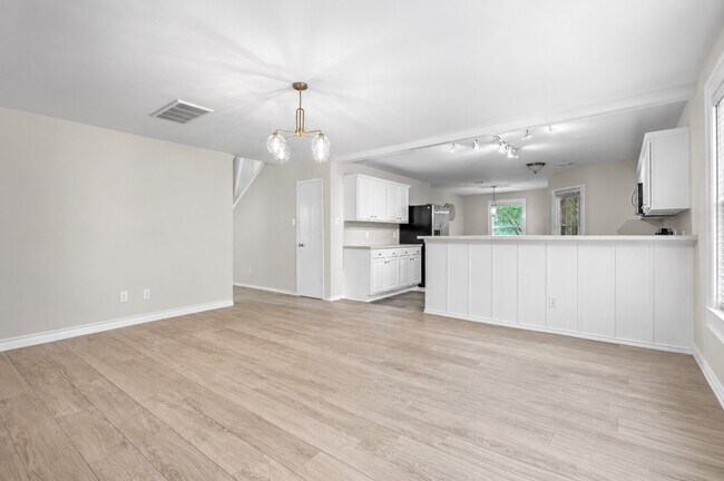 Building Photo - 6 Orion Star Ct
