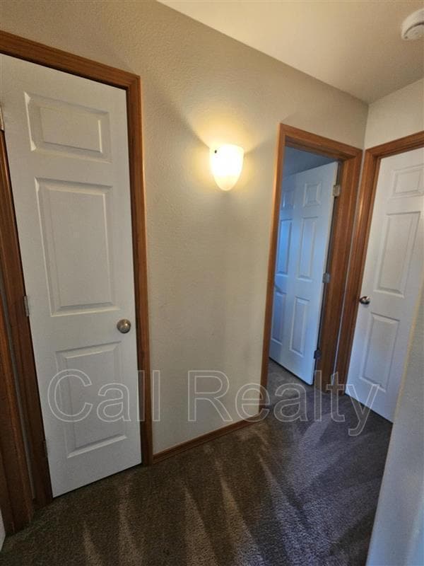Building Photo - 1506 E Vanetta Ave