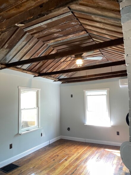 Building Photo - 1105 Rockway St