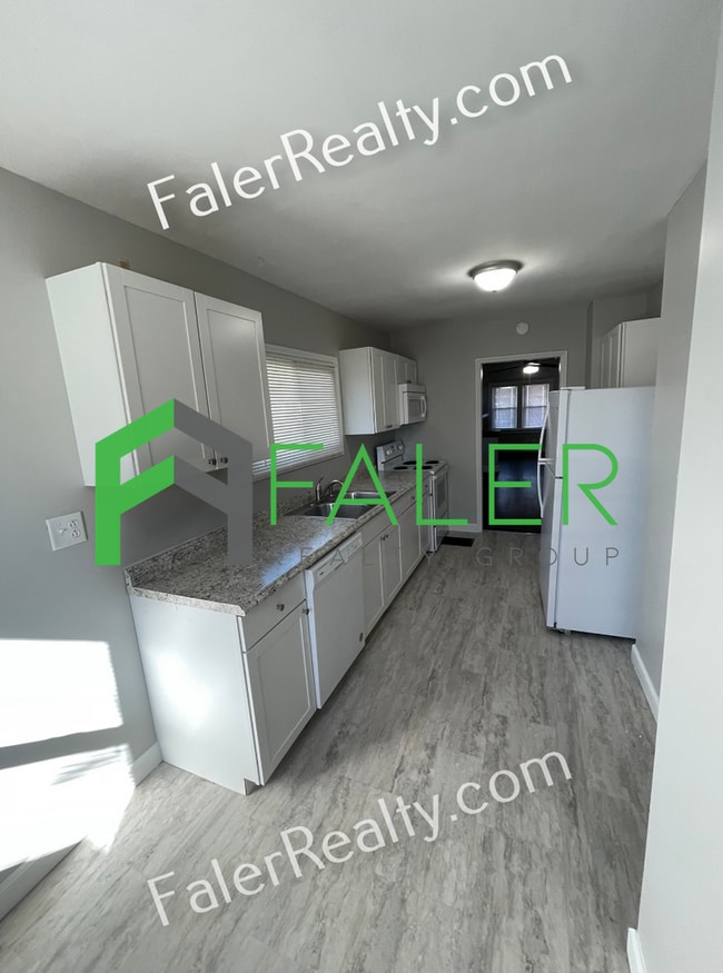 Building Photo - Spacious 2-bedroom Home w/ Detached Garage