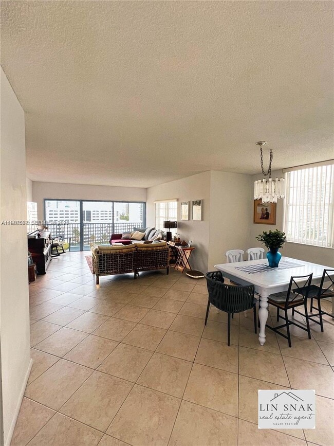 Building Photo - 300 Bayview Dr