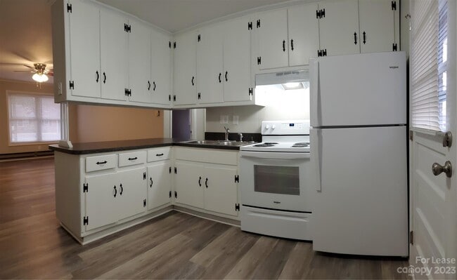 Building Photo - 2660 Aden Ave