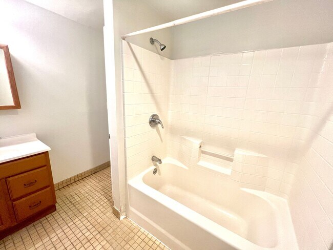 Building Photo - Reed Neighborhood Beautifully Renovated 3-...