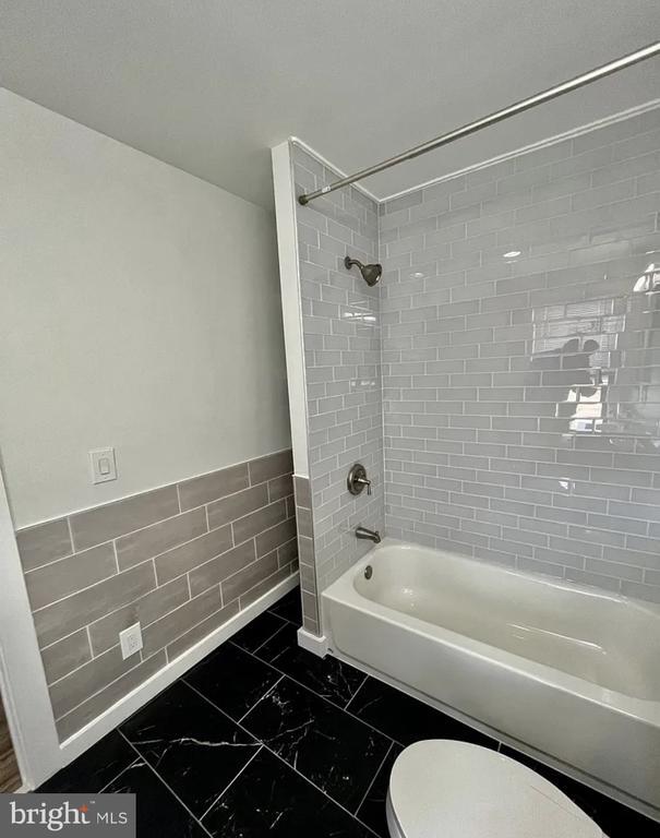 Building Photo - 2105 E Huntingdon St