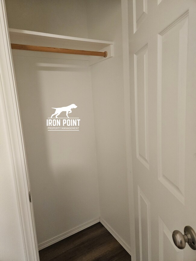 Building Photo - Move-in Ready Home w/new paint & flooring throughout, 2 car garage.