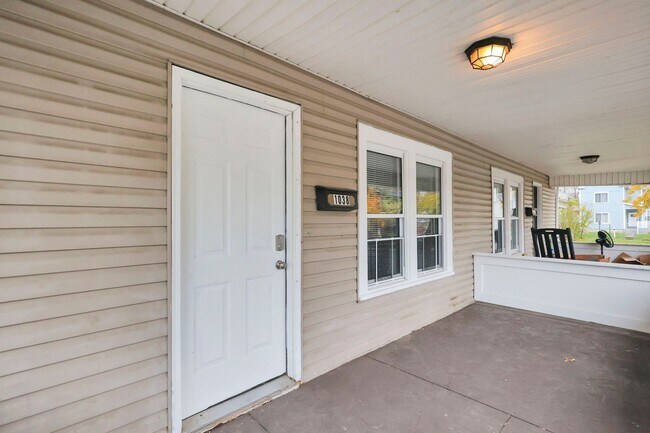 Building Photo - 1038-1040 Forest St