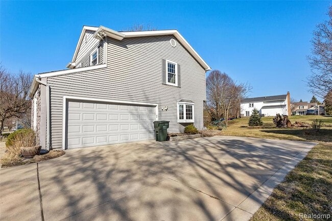 Building Photo - 2244 N Fairview Ln
