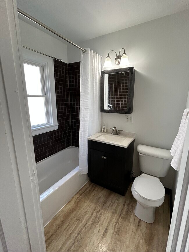 Building Photo - 1802 Lawn Ave