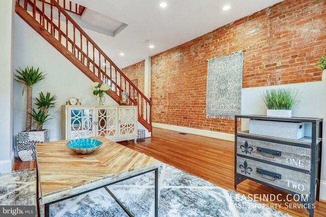 Building Photo - 766 Harvard St NW