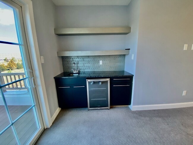 Building Photo - SIENA Place/PACKER PARK CORNER 4 Bedroom/2...