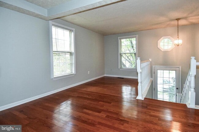 Building Photo - 1545 Woodcrest Dr