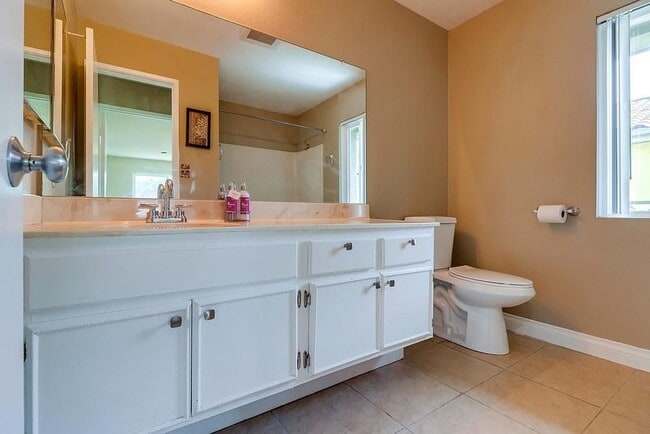 Building Photo - 1-Bedroom, 1-Bathroom Apartment for Rent –...