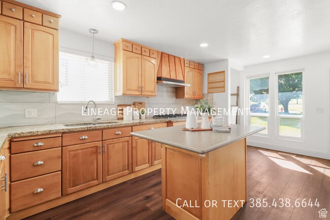 Building Photo - 4487 St Andrews Dr