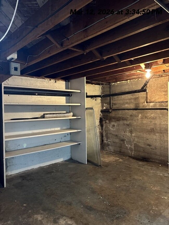 Building Photo - 4Bd/1Ba Two Story House - Available to View!