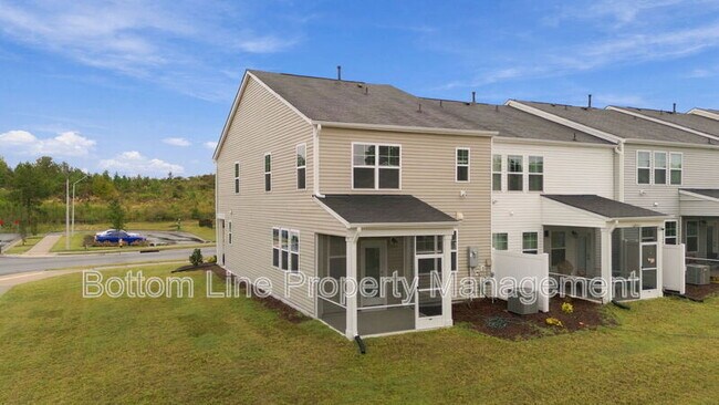 Building Photo - 5000 Arkose Dr