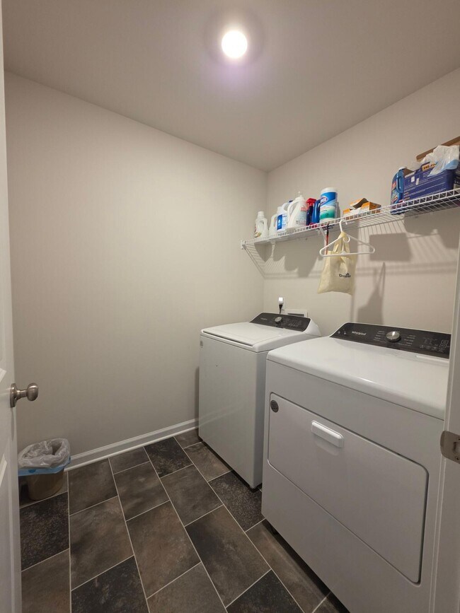 Building Photo - 1812 Lacebark Dr