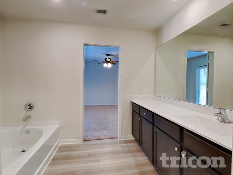 Building Photo - 23048 Shakespeare Dr