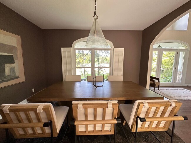 Building Photo - Five Bedroom Home on Almost Two Acres!