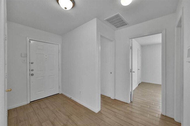 Building Photo - 3234 Crestbridge Ln