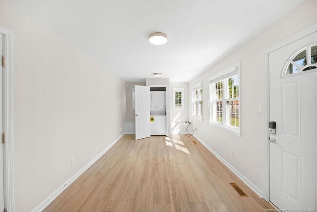 Building Photo - 4066 Hummingbird Pl