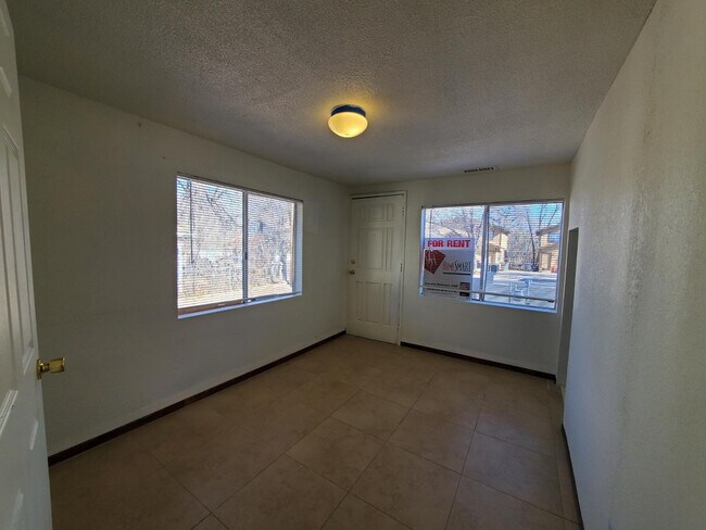 Building Photo - 515 S O'Leary St