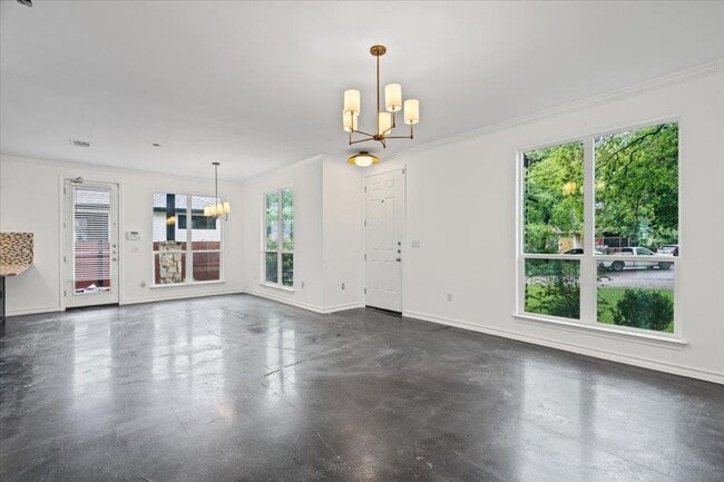 Building Photo - 2947 Moss St