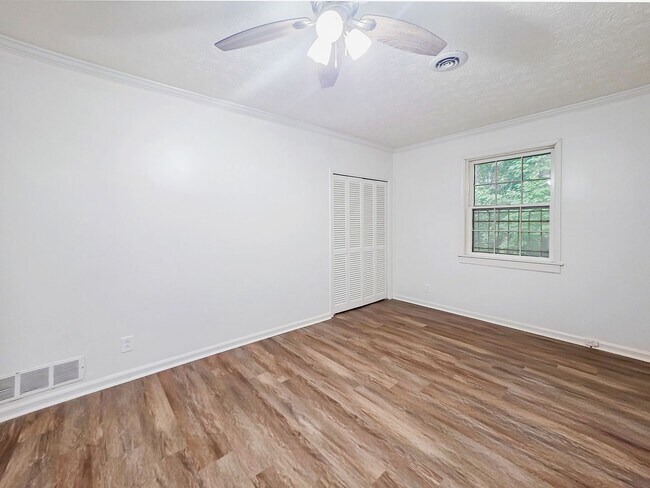 Building Photo - 1111 Lawton Pl SW